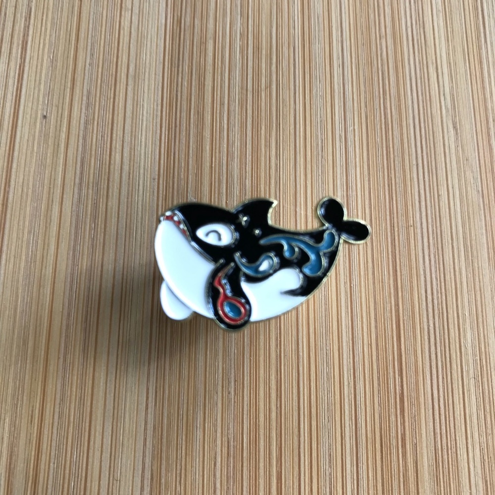 Orca Whale Enamel Pin NWOT
